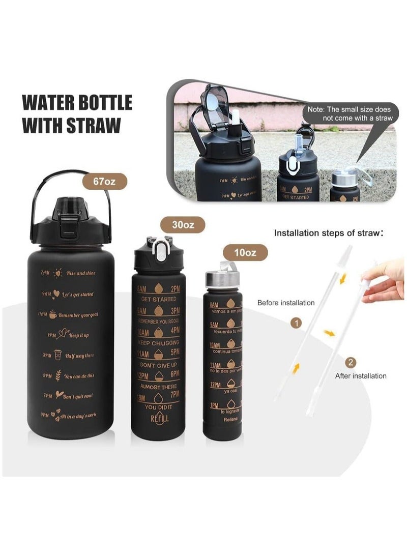 طقم زجاجات مياه 3 قطع   مياه رياضية بلاستيك صحي  مع علامات زمنية و علامات تحفيزية ، قابلة لإعادة الاستخدام ومضادة للتسرب، مثالية للرجال والنساء لصالة الألعاب الرياضية و كرة القدم و الأنشطة الخارجية، المدرسة، اللياقة البدنية، و للعمل  الحليب والعصير، زجاجة ماء شفافه جيم صحية متعددة الاستخدامات للجيم والمدرسة - زجاجه ماء مضادة للتسرب - ازازة مياه شفافة مع علامات للوقت - زجاجة ماية و عصير ولبن للاطفال و للمدرسة - Image 4